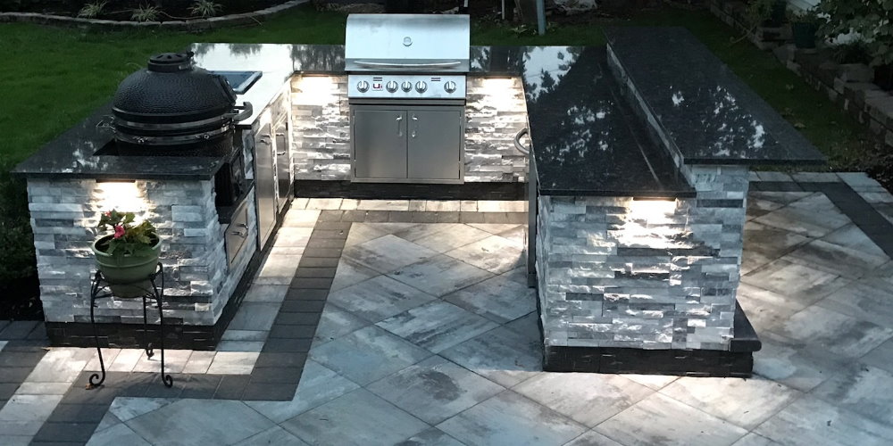 outdoor U-shaped kitchen with msi stone veneer