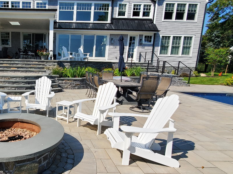 techo-bloc blu60 smooth pavers and fire pit