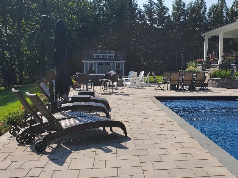 techo-bloc blu60 smooth pavers around pool