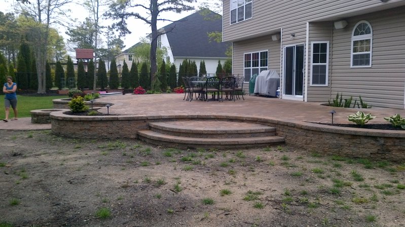 techo bloc raised patio with steps