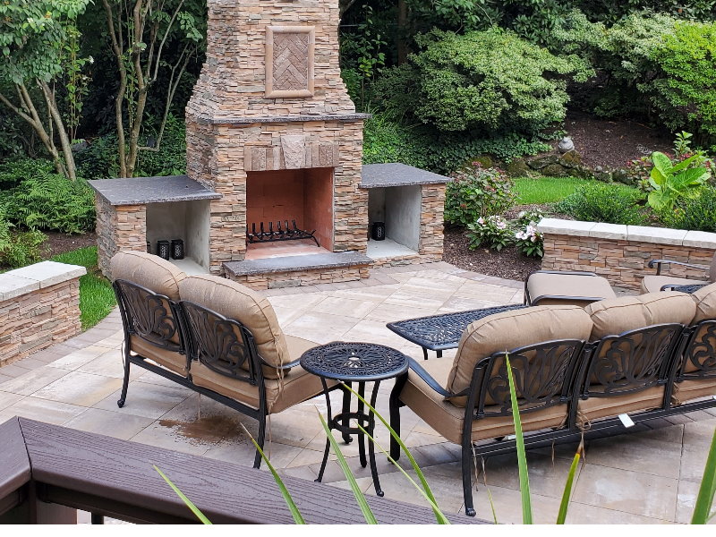 fire pit with bluestone caps