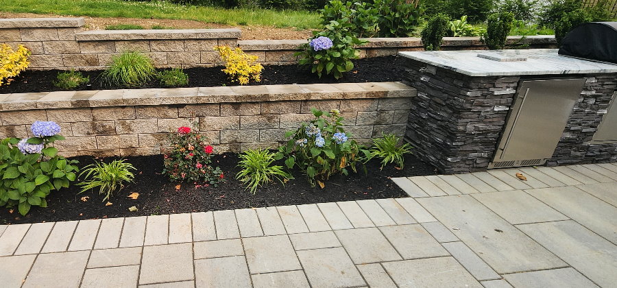 outdoor kitchen and retaining wall